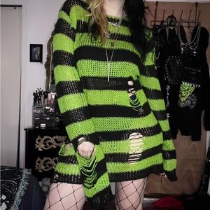 SLIMER DISTRESS KNIT SWEATER